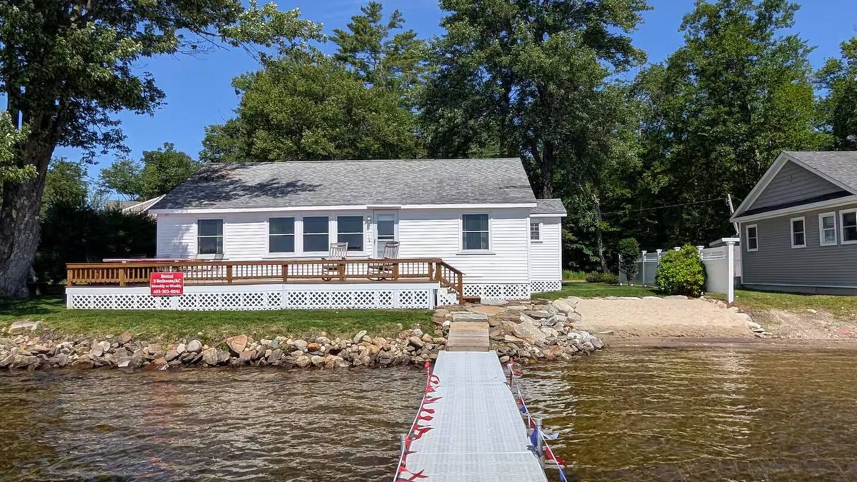 Alton Cottage | Charming 3-bedroom cottage on Halfmoon Lake in Alton with Dock, Beach, WiFi, AC