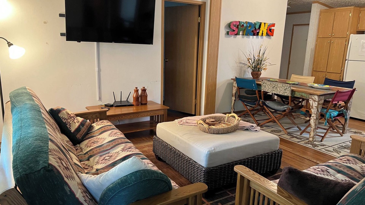 Valois Cottage | Charming 3-bedroom cottage with AC, WiFi in fabulous Hector.