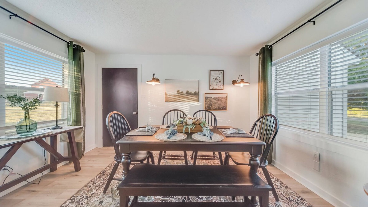 Westminster Cottage | Charming 3-bedroom cottage with picturesque sunsets