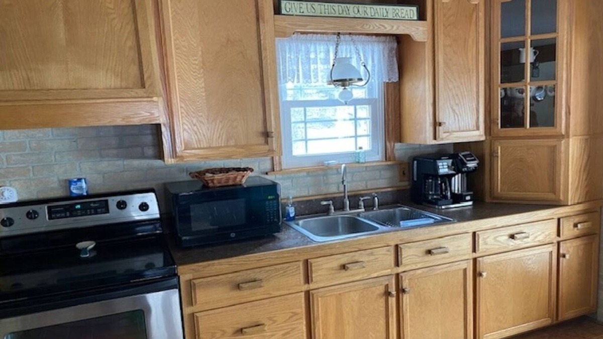 Morris House | Charming 3-bedroom country house with AC, WiFi near Ski Sawmill