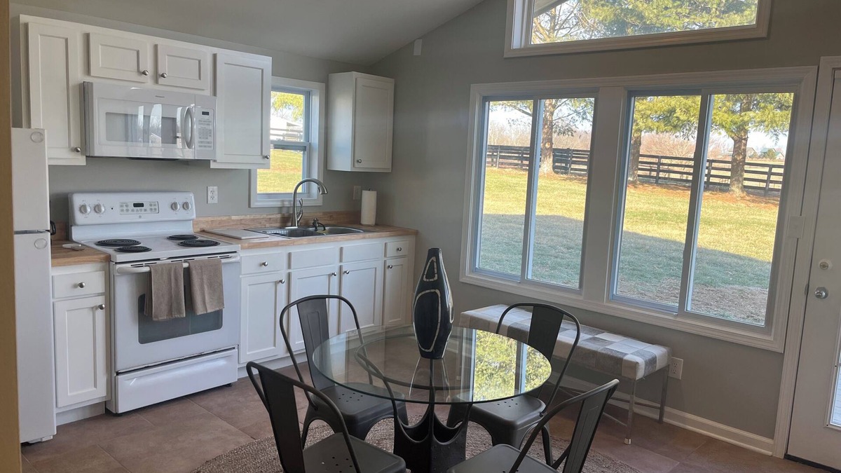 Paris Cottage | Charming 3-bedroom detached cottage on horse farm near Lexington and Georgetown.