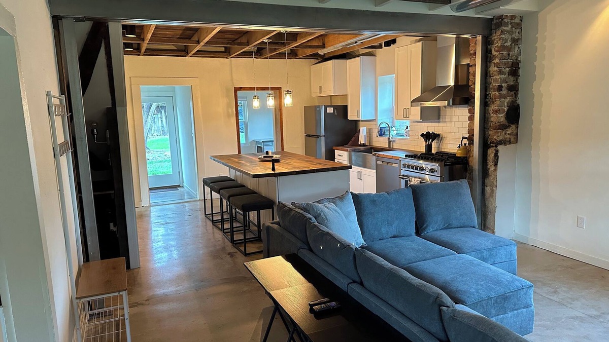 Free Union Other | Charming 3-bedroom farmhouse with AC and WiFi in Free Union