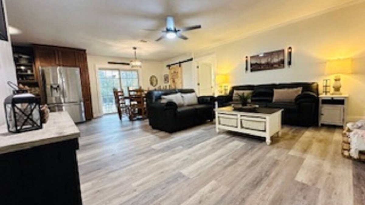 Graceville Other | Charming 3-bedroom farmhouse in Graceville with AC, WiFi