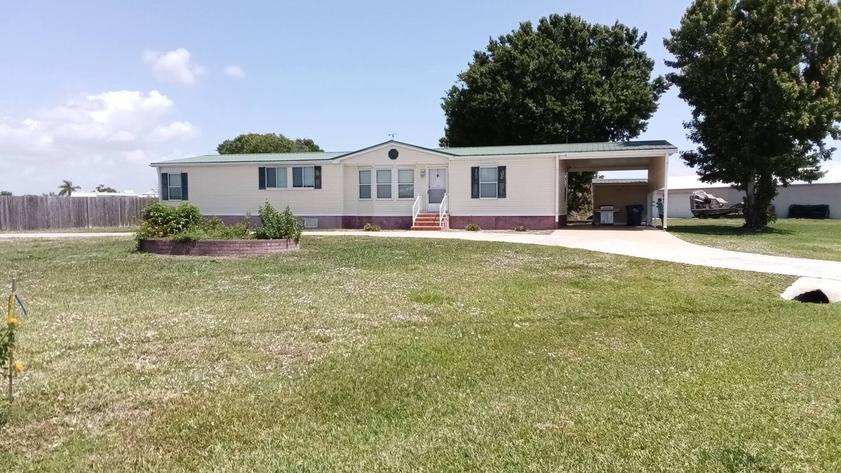 Buckhead Ridge House | Charming 3 bedroom Florida Gator Camp 2.0 off the rim of Lake Okeechobee - BHR