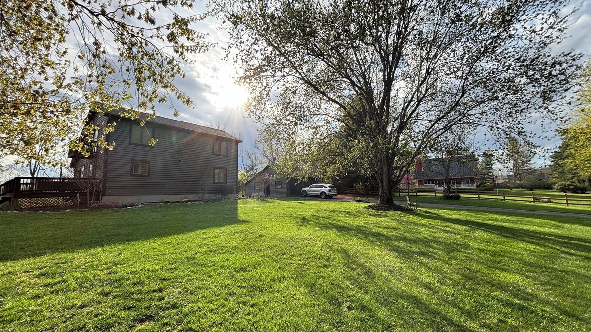 Fishers Hill House | Charming 3-bedroom farm house in Strasburg with WiFi and AC