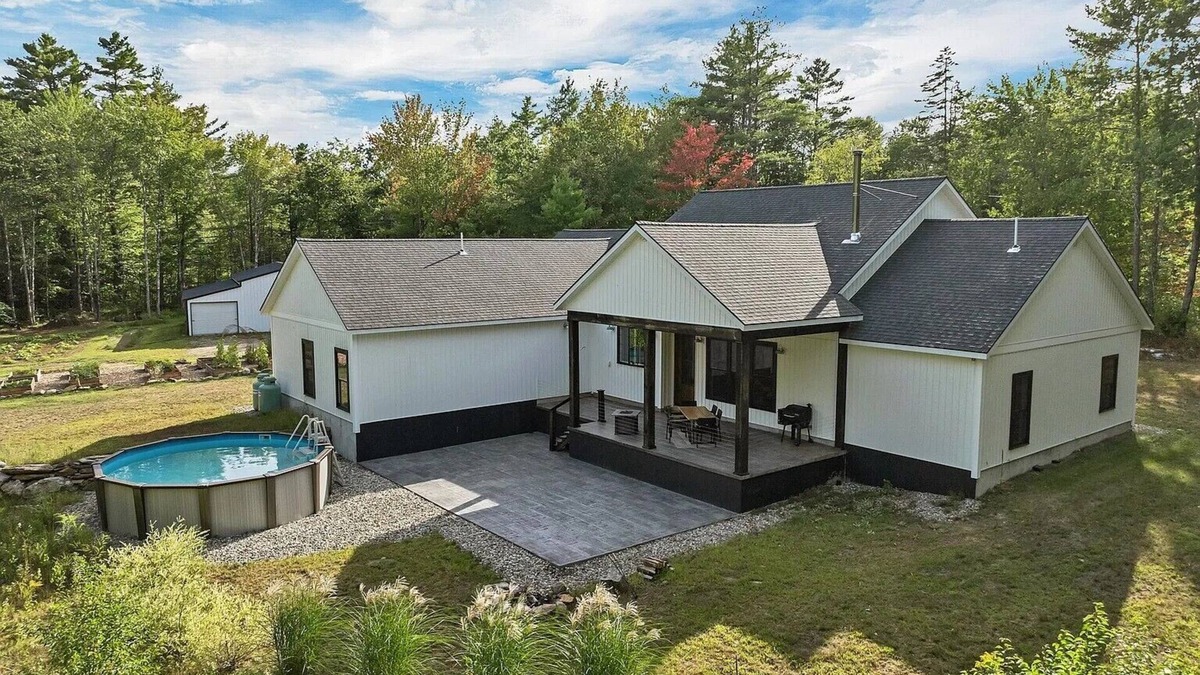 Lebanon Other | Charming 3-bedroom Farmhouse in the Seacoast