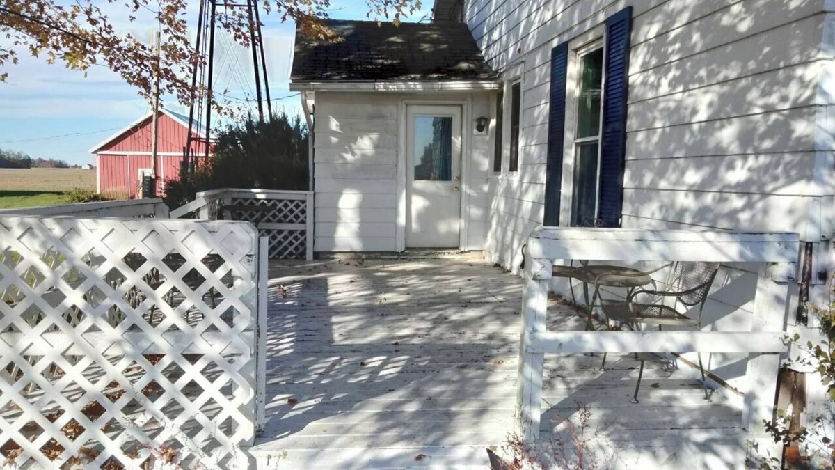 Liberty Center Other | Charming 3-bedroom farmhouse with WiFi, AC in quaint Warren