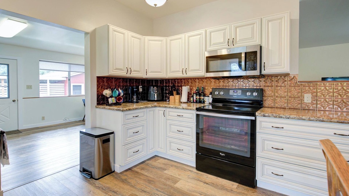 Elma Other | Charming 3-bedroom farmhouse on acreage.