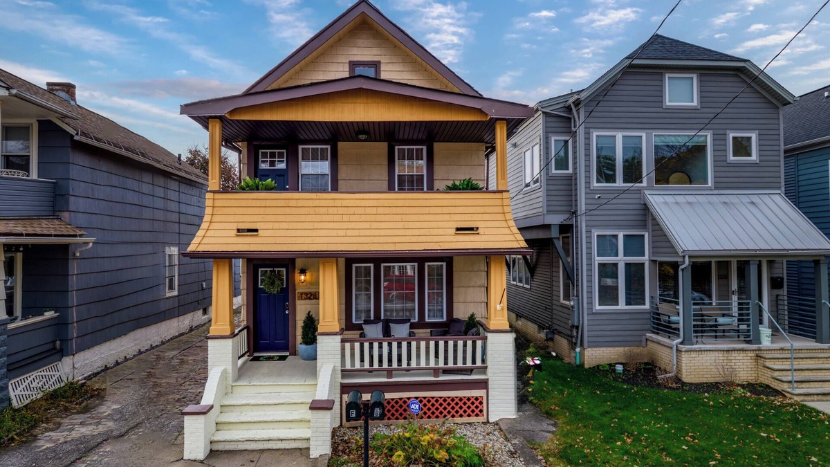 Detroit - Shoreway House | Charming 3-bedroom For Big Families in fabulous Cleveland with AC, WiFi