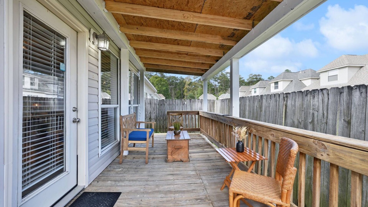 Covington House | Charming 3-bedroom GATED Garden house in Covington with POOL