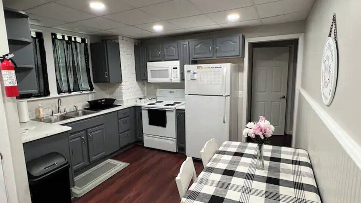Uniontown Apartment | Charming 3-bedroom, ground level apartment w/WiFi and A/C in peaceful Uniontown