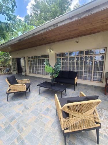 Kariba Apartment | Charming 3 bedroom guesthouse - 2300