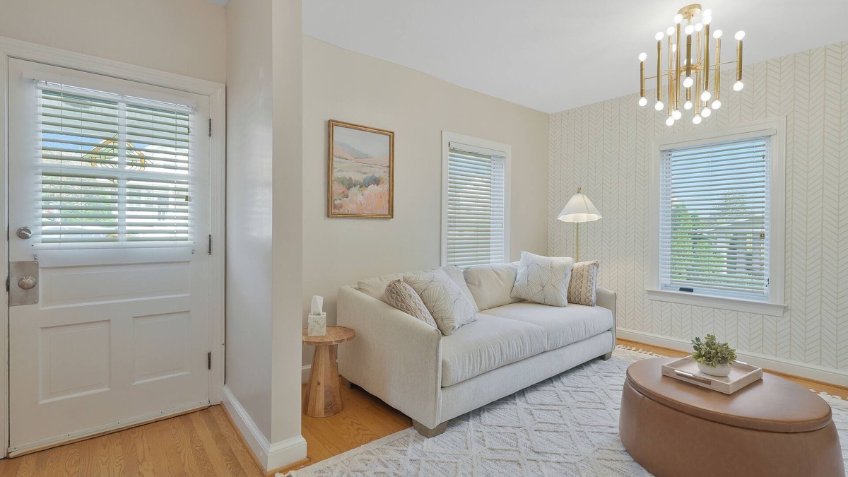 Potomac West House | Charming 3 bedroom home in up-beat Del Ray!
