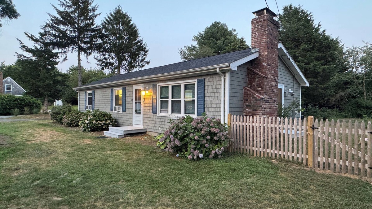 Cotuit House | Charming 3-bedroom house in lovely Barnstable