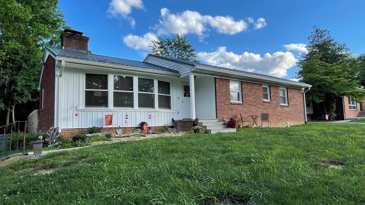 McBryde House | Charming 3-bedroom house with WiFi and AC in fabulous Blacksburg