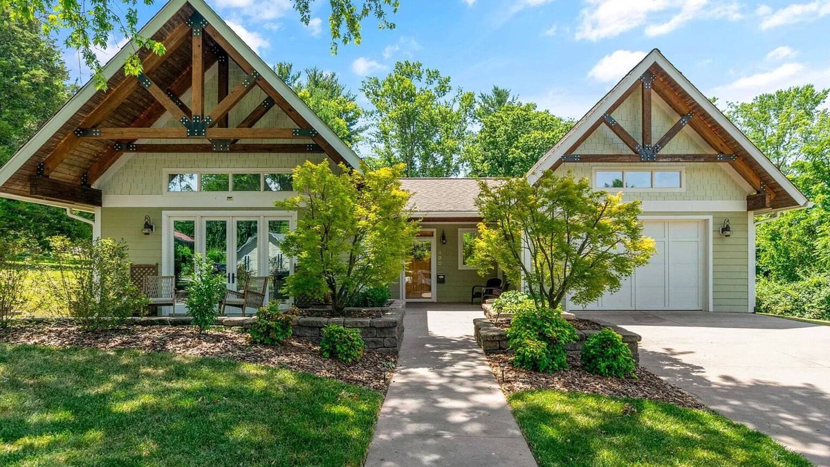 Grissom - Highland House | Charming 3-bedroom house with exquisite space - 5 minutes from Virginia Tech!