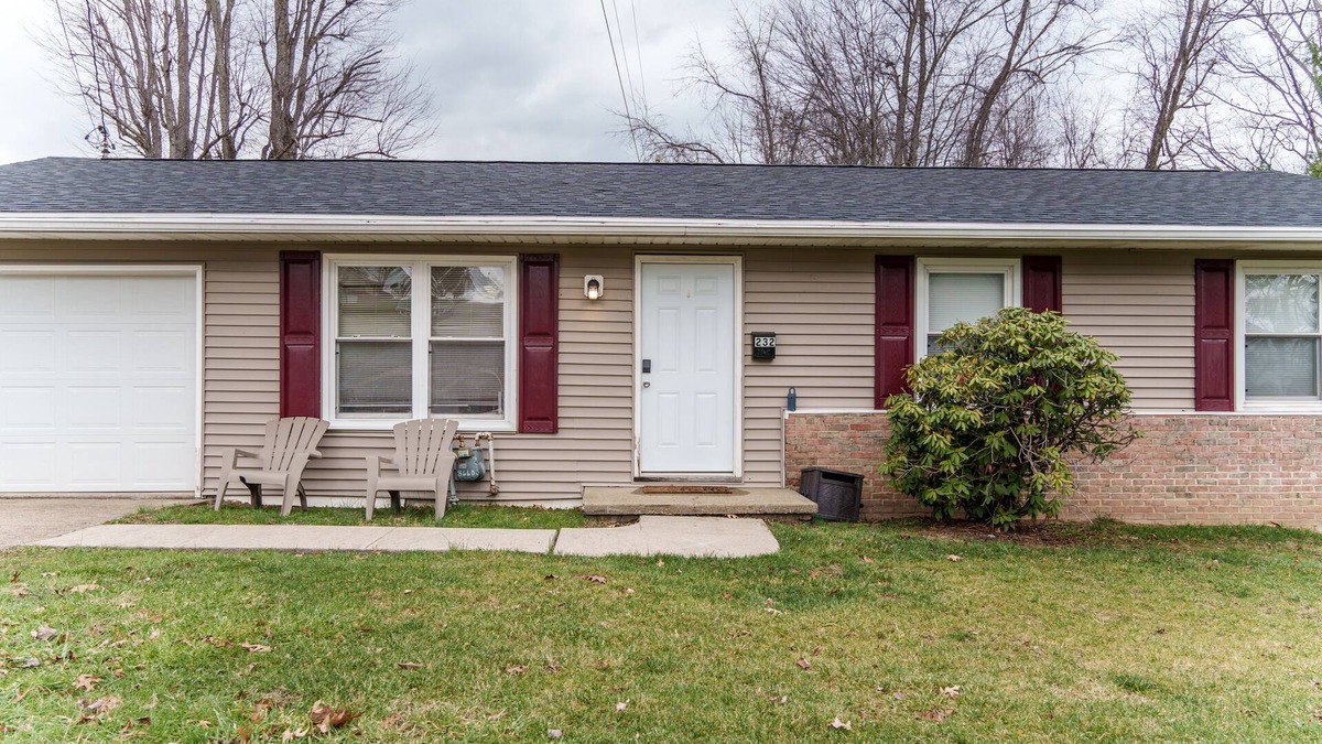 Bridgeport House | Charming 3-bedroom house in excellent location North Central WV
