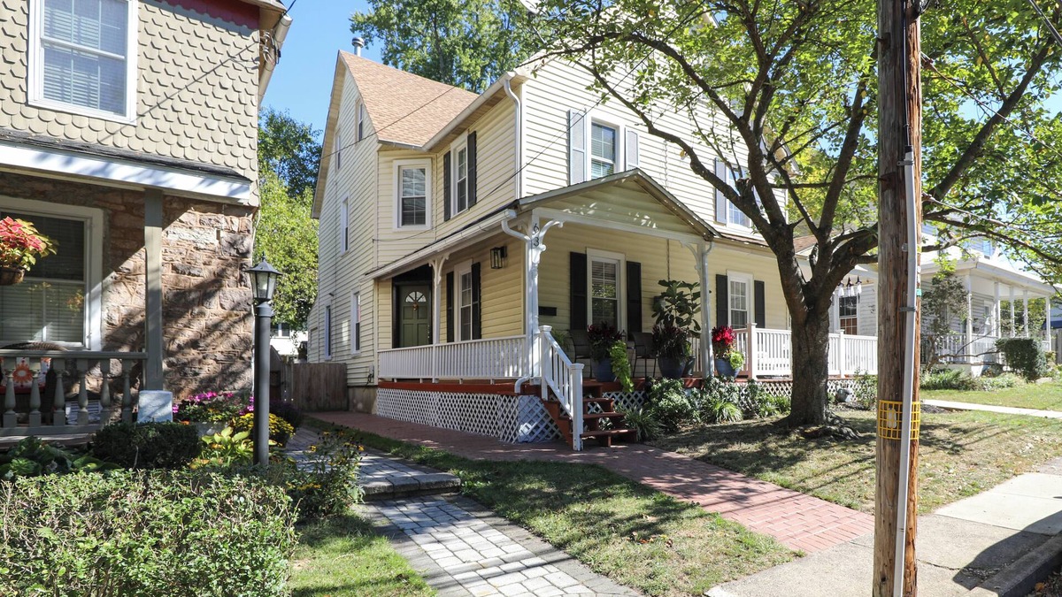 Doylestown House | Charming 3 bedroom home located in the center of Doylestown Borough