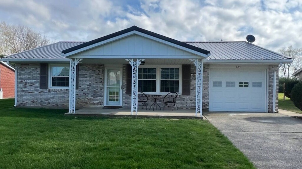 Greenville House | Charming 3-bedroom house with AC, WiFi in Greenville