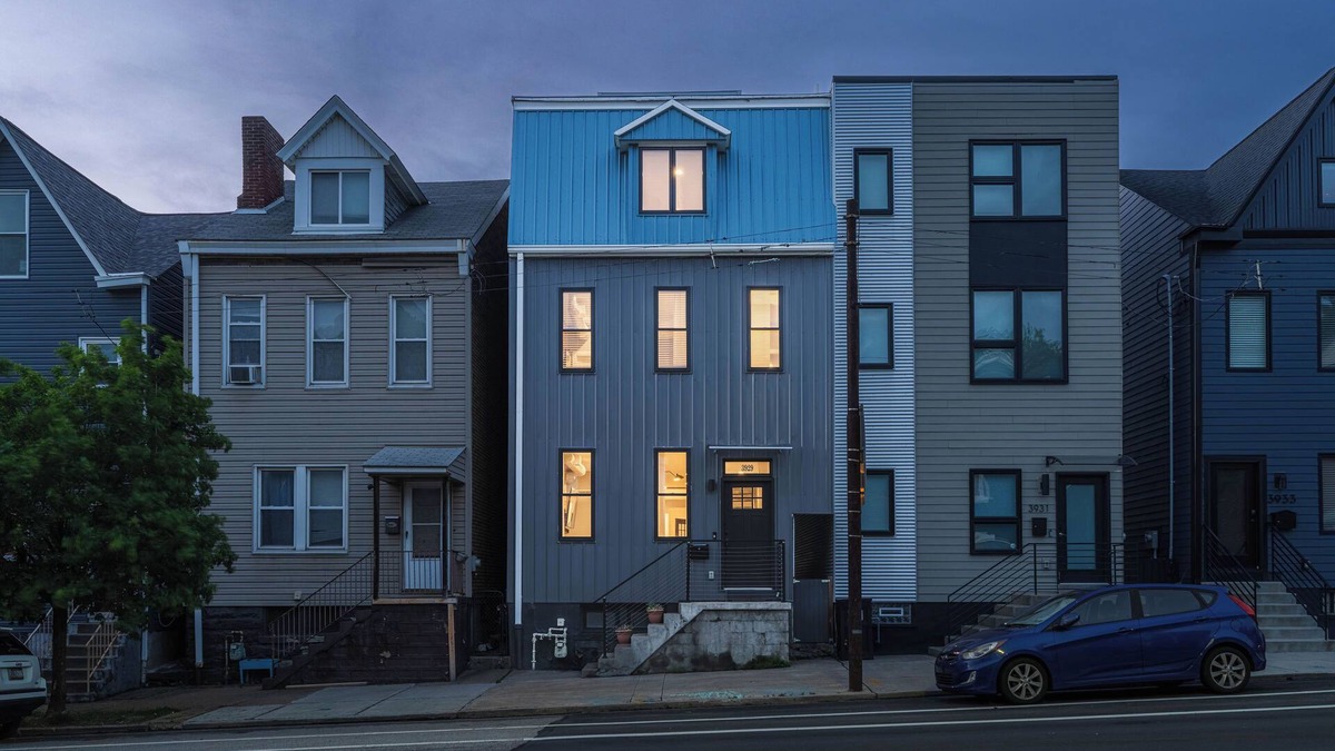Pittsburgh House | Charming 3-bedroom house in Pittsburgh with Skyline Views & Putting Green