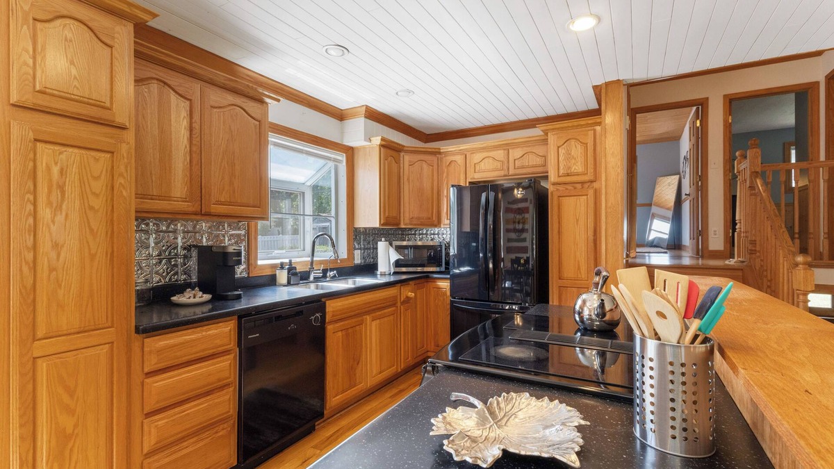 Plainfield House | Charming 3-bedroom house in fantastic Plainfield, 10 min to Naperville