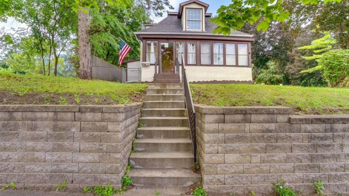 West Side House | Charming 3-bedroom house in welcoming Saint Paul with AC, WiFi