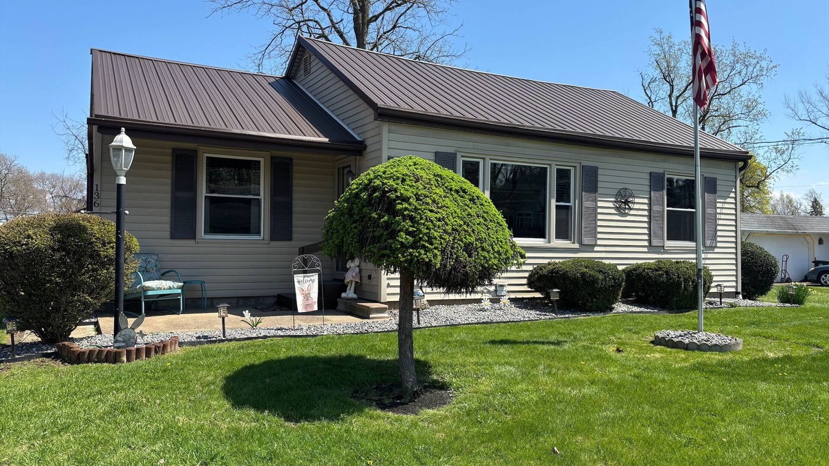 Ashtabula House | Charming 3-bedroom house steps from Lake Shore Park in Ashtabula with WiFi, AC