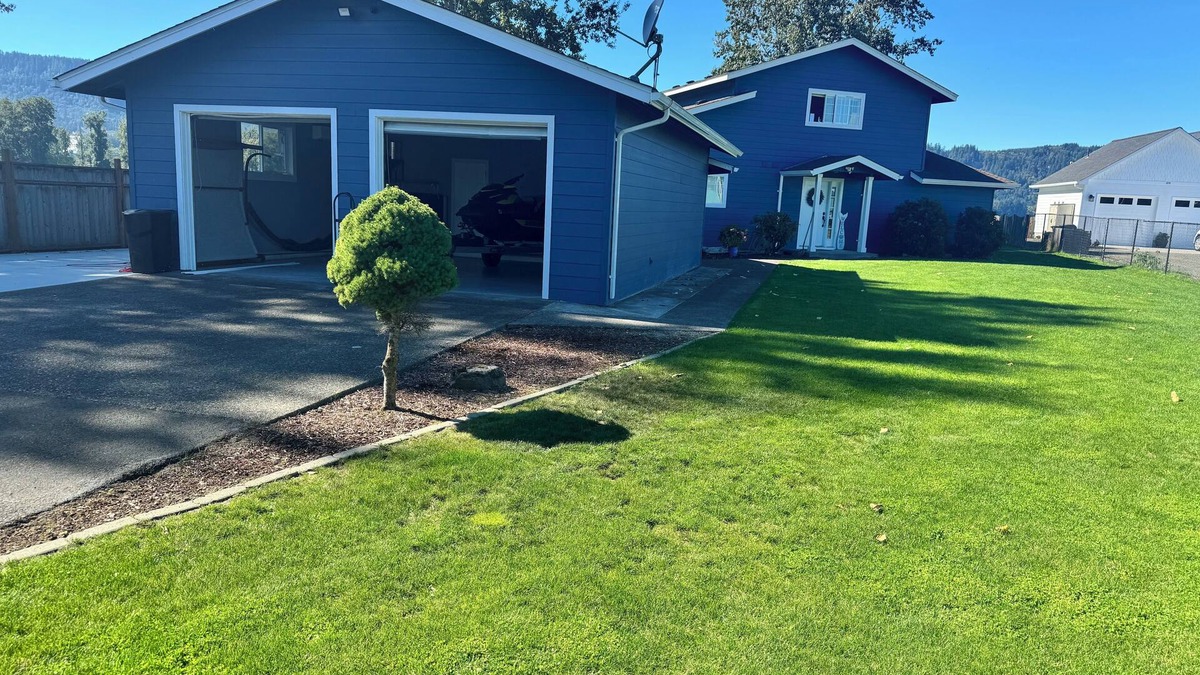 Cathlamet House | Charming 3-bedroom house with AC, WiFi in gorgeous Cathlamet waterfront home
