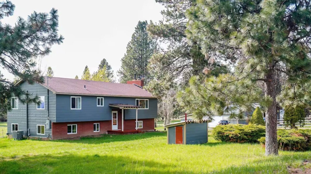 Chiloquin Other | Charming 3-bedroom house with AC, WiFi in welcoming Chiloquin