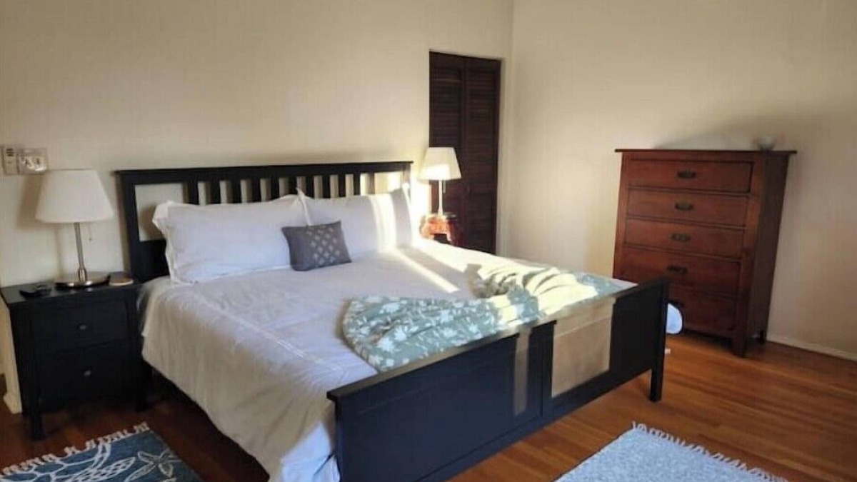 Dartmouth House | Charming 3-bedroom house with AC and WiFi in Dartmouth