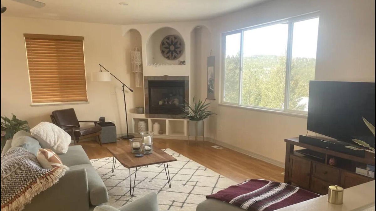 Evergreen House | Charming 3 Bedroom Home in the Mountains