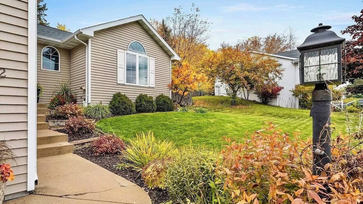 Green Bay House | Charming 3-Bedroom House 3 mi to Lambeau Field