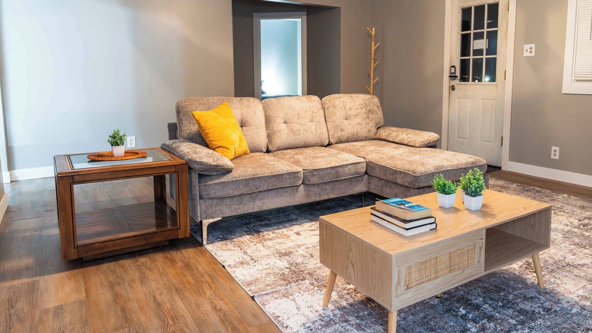 Hillsdale House | Charming 3-bedroom house in Hillsdale near the College