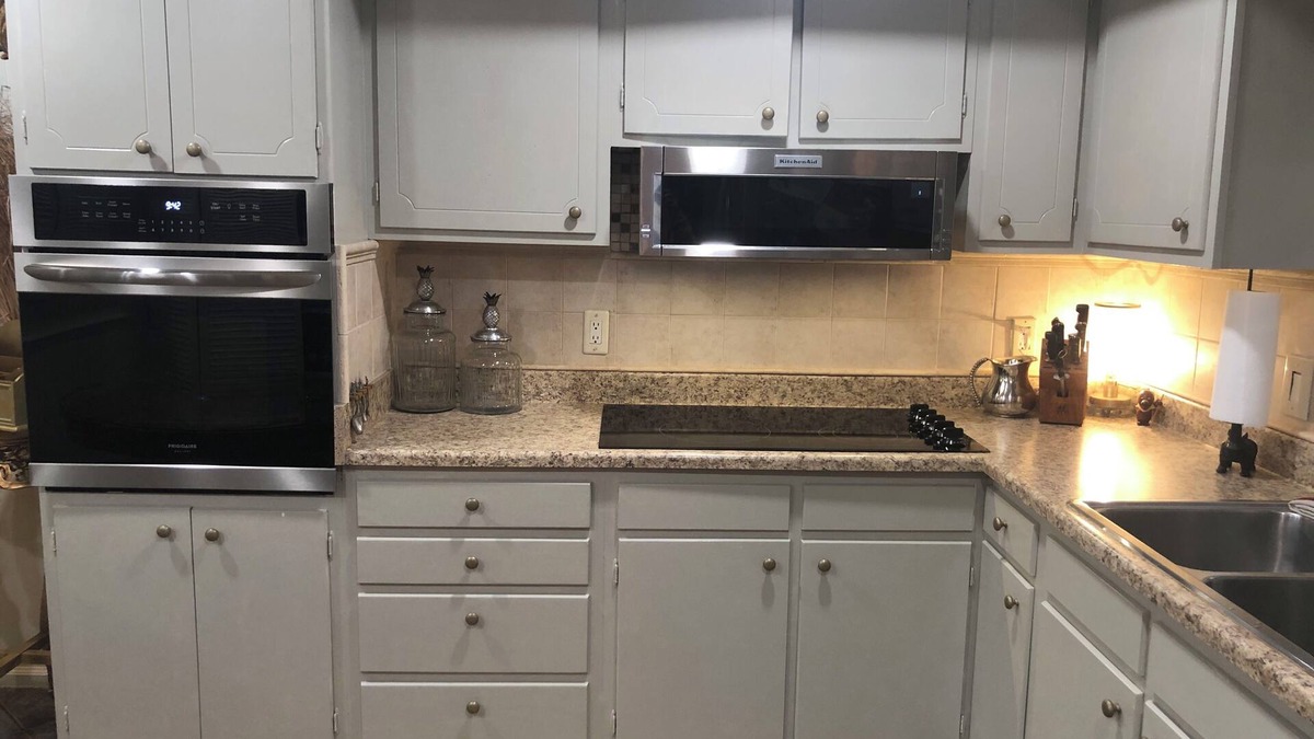 Lexington House | Charming 3-bedroom house with fitness room and AC in Lexington