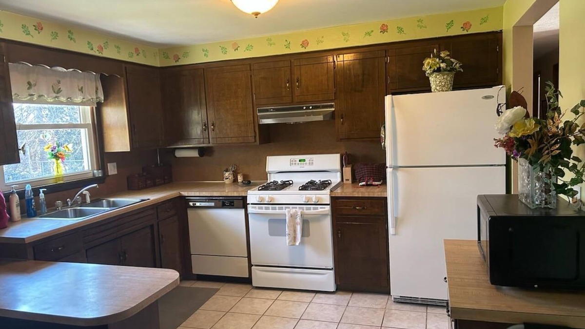 Massillon House | Charming 3-bedroom house with AC and WiFi in Massillon,10 mins from Hall of Fame