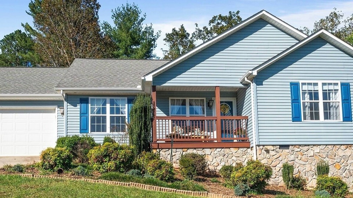 Morganton House | Charming 3-bedroom house with WiFi and AC in serene Morganton