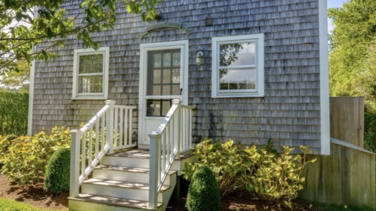 Brant Point House | Charming 3 bedroom house in Brant Point , Nantucket a walk to town with WiFi, AC