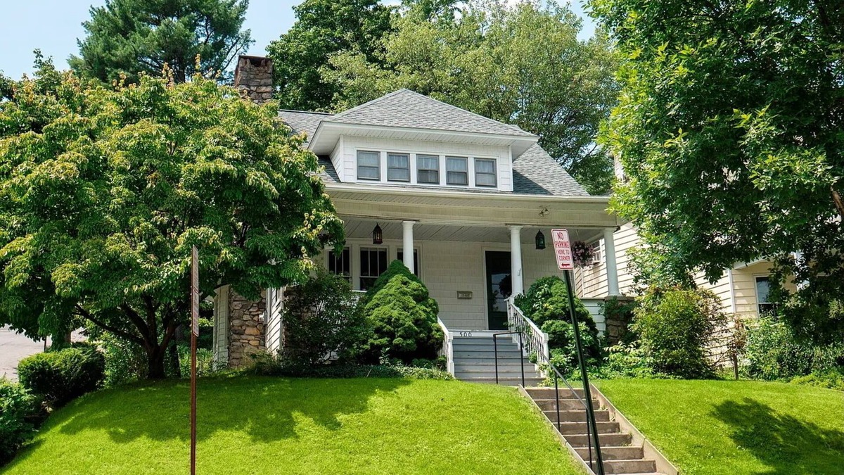 Peekskill House | Charming 3-bedroom house with AC, WiFi in Peekskill