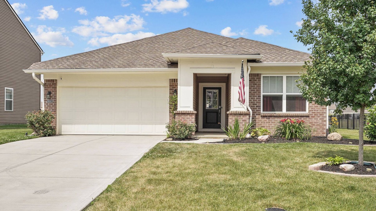 Maxwell House | Charming 3-bedroom house w/King bed in Pendleton with WiFi and AC