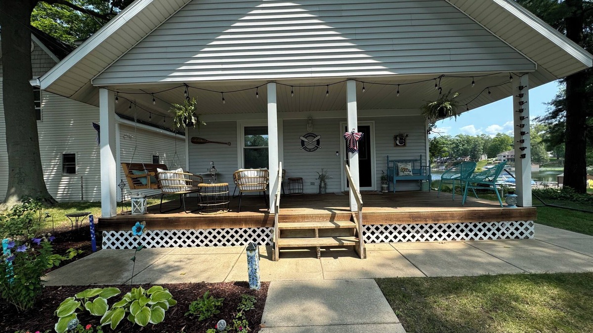 Plainwell House | Charming 3-bedroom house with AC in welcoming Plainwell on the lakefront