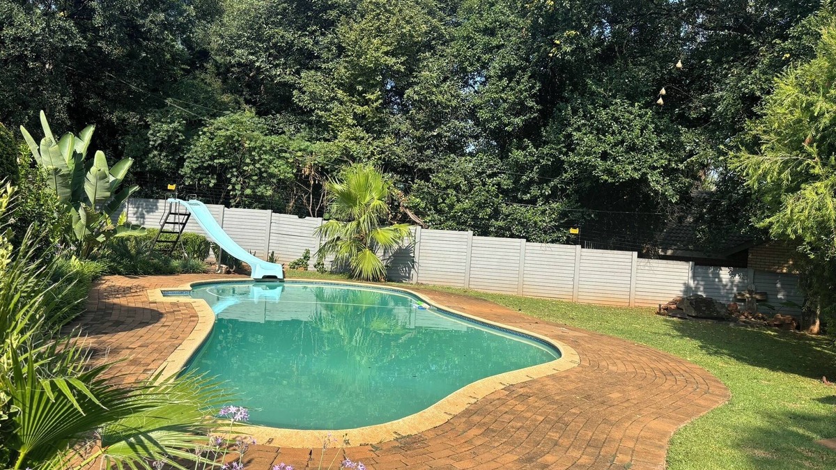Eldoraigne House | Charming 3-bedroom house with WiFi, fitness room in welcoming Centurion