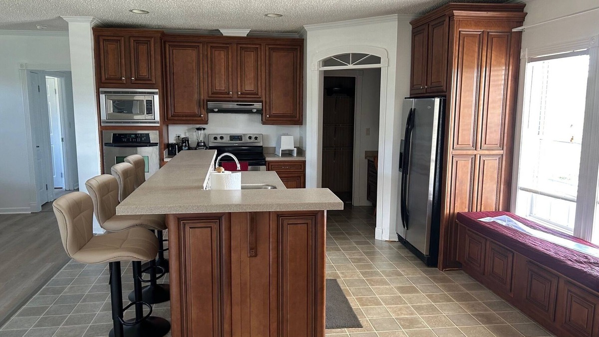 Crystal Hill House | Charming 3-bedroom home nestled on a picturesque 270-acre farm in Halifax.