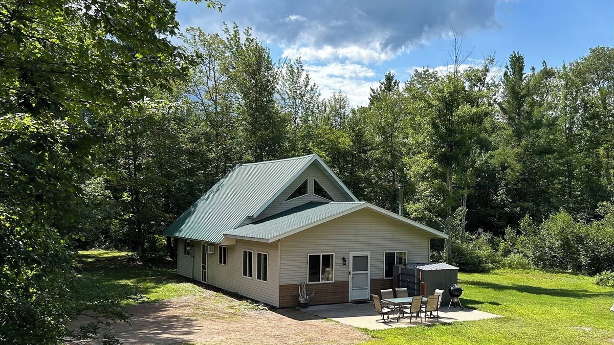 Ojibwa Cabin | Charming 3-bedroom home in beautiful Ojibwa