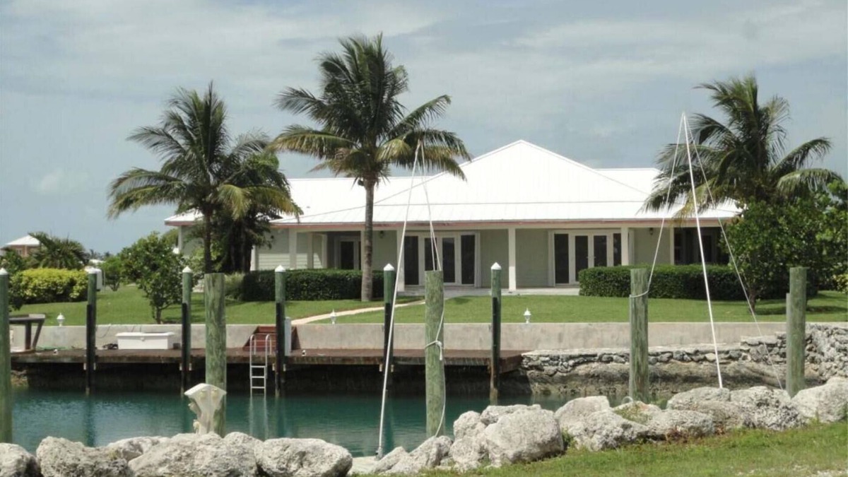 West End House | Charming 3-bedroom house with WiFi, Dockage, AC in West End