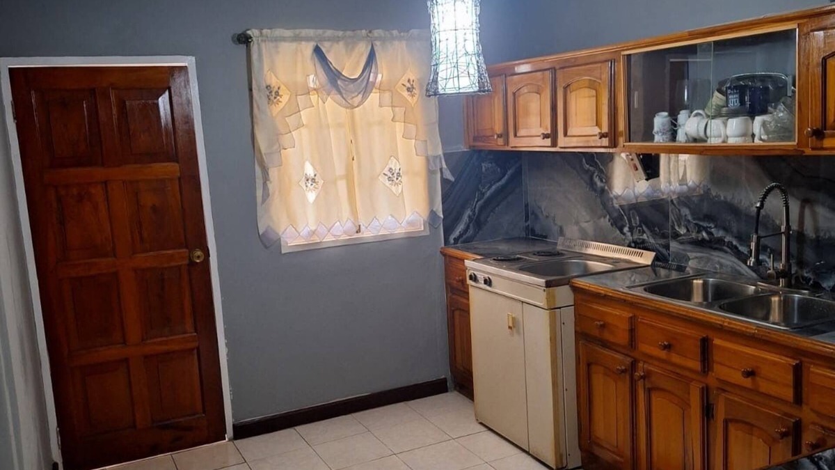 Saint Andrew House | Charming 3-bedroom house in Kingston with AC, WiFi. Enjoy your stay