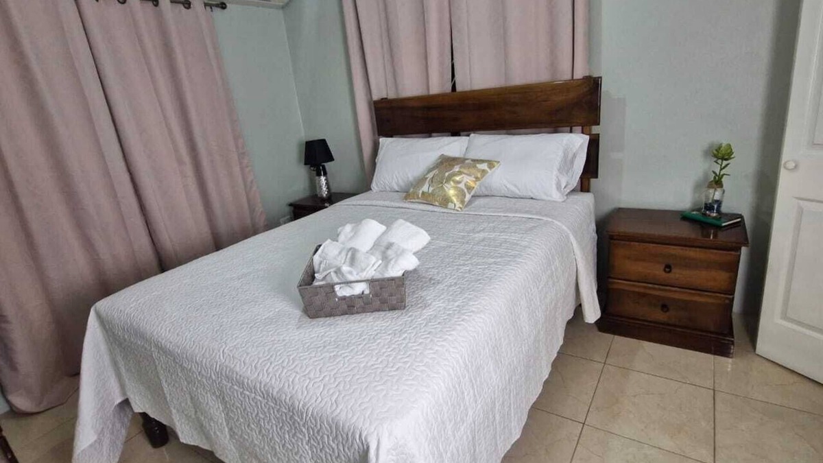 Hellshire House | Charming 3-bedroom house in Hellshire with WiFi and AC
