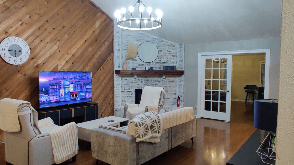Beaumont House | Charming 3-bedroom house in wonderful Beaumont with AC
