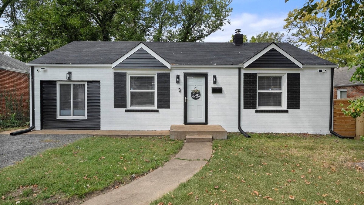 Airport Township House | Charming 3-bedroom house in St. Louis