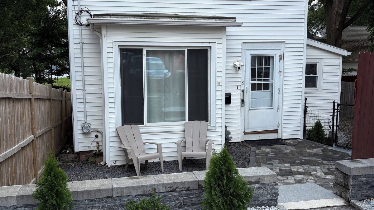 Brockton House | Charming 3-bedroom house with fast WiFi and is pet-friendly in Brockton