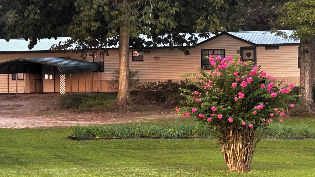 Archibald House | Charming 3-bedroom house on Woolen Lake
